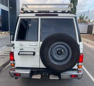 A picture of Landcruza LX iyo balaa kabisa Injin 1HZ diesel Gia manyual