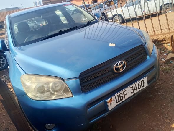 A picture of Rav4 2004