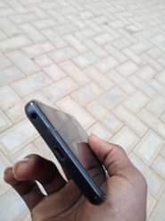 A picture of LG Q6 32 GB 3 GB UNOTICABLE CRACK AT THE