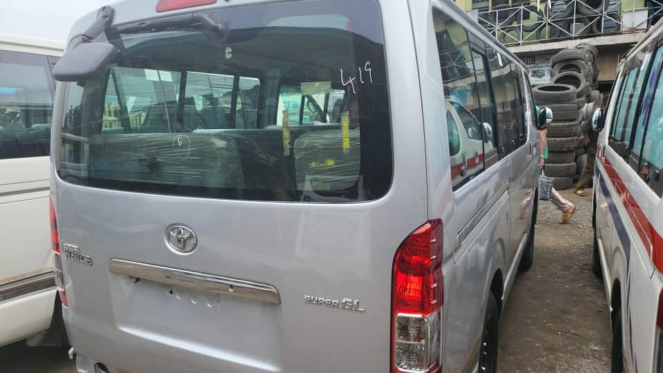 A picture of unit Tokumbo Hummer bus