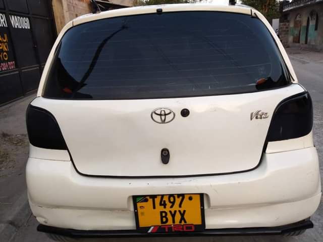 A picture of Vitz old model