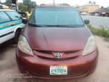 A picture of Toyota sienna