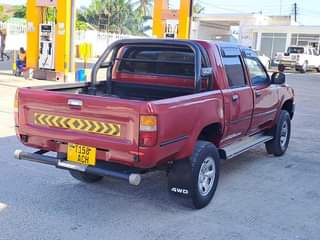A picture of Toyota hilux 2 8