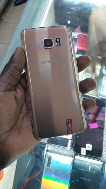 A picture of Samsung S7 clean 270k