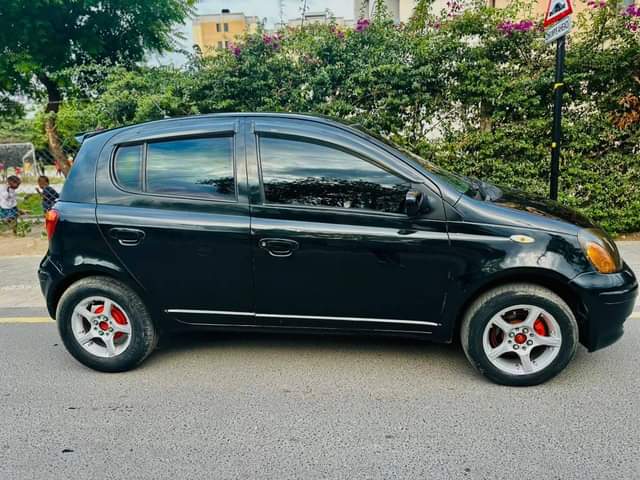 A picture of TOYOTA VITZ