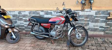 A picture of Senke SK125 2017 Red