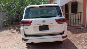 A picture of Land cruiser VXR V8