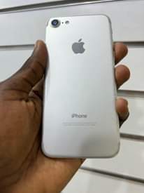 A picture of iPhone 7 32gb fingerprint working clean like new call or