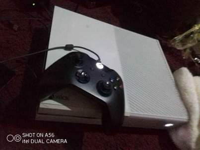 A picture of Nipeni offer yenu Xbox one pad moja