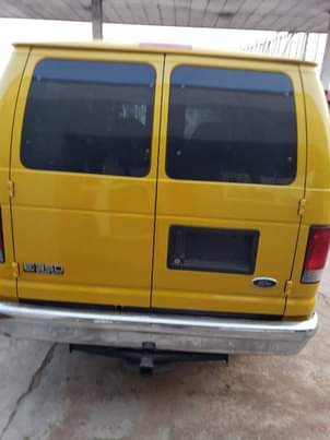 A picture of FORD E350 TOKUNBO 2006 MODEL