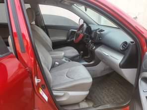 A picture of 2009 10 Toyota RAV4 V4 venza engine Less than a