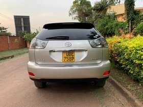 A picture of Toyota Harrier Model 2005 Engine 2 4cc Price 36M 0709788048