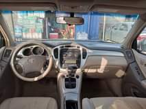 A picture of 2006 model Toyota Highlander for sal Pure first body Sound