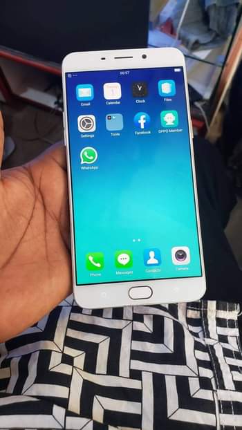 A picture of Oppo R9plus