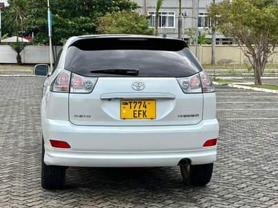 A picture of TOYOTA HARRlER EFK PRlCE 33M 0654065022