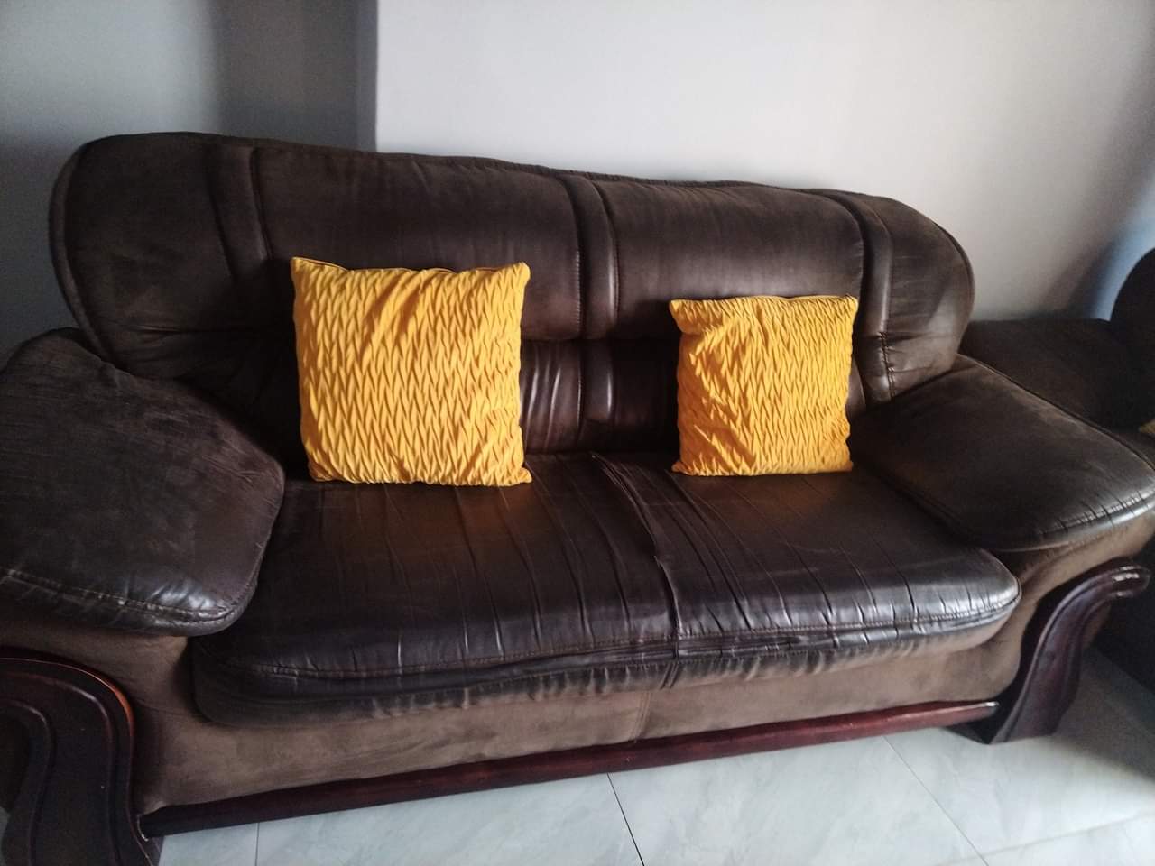 classifieds/furniture sofas