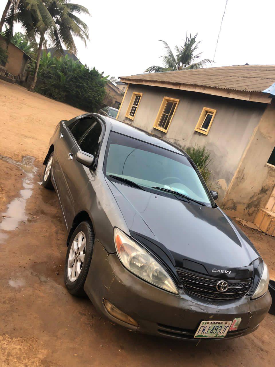 A picture of 04 Toyota Camry. 08035167593