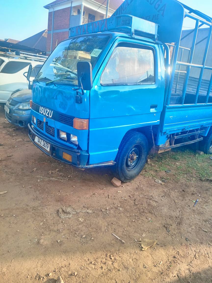 A picture of Isuzu for sale 15m in a good condition