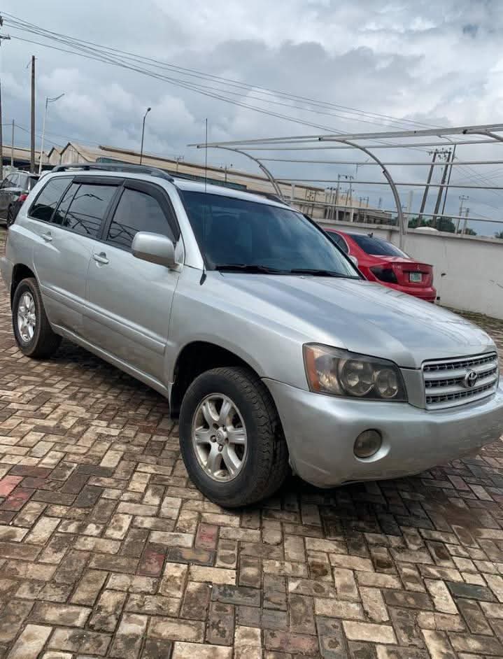 A picture of 2002 Toyota 2002
