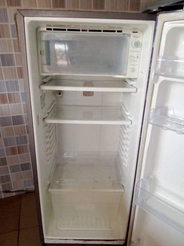 A picture of Samsung refrigerator and top freezer