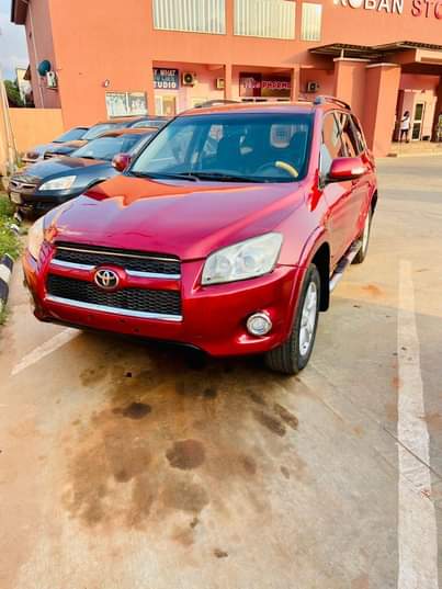 A picture of 2010 Toyota Rav 4 Everything is intact Come let s
