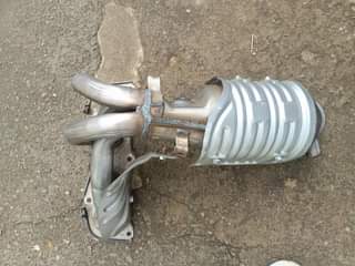 A picture of RAV 4 Vanguard complete manifold with catalytic converter and silencer