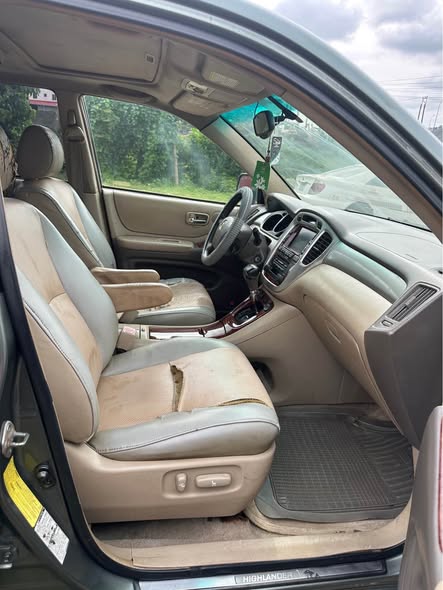 A picture of TOYOTA HIGHLANDER 2005