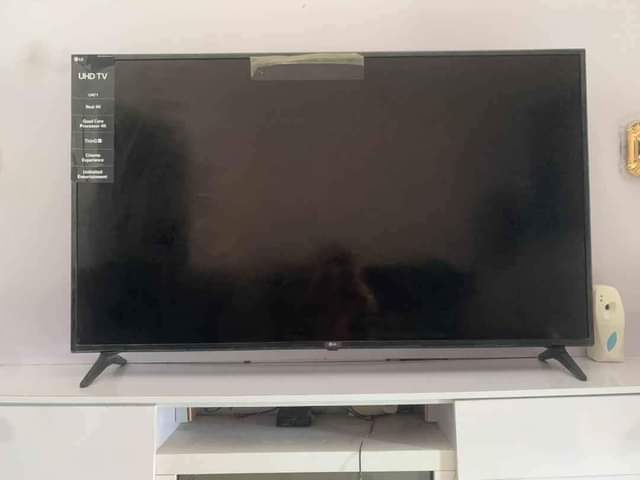 A picture of 60 inches LG TV for sale