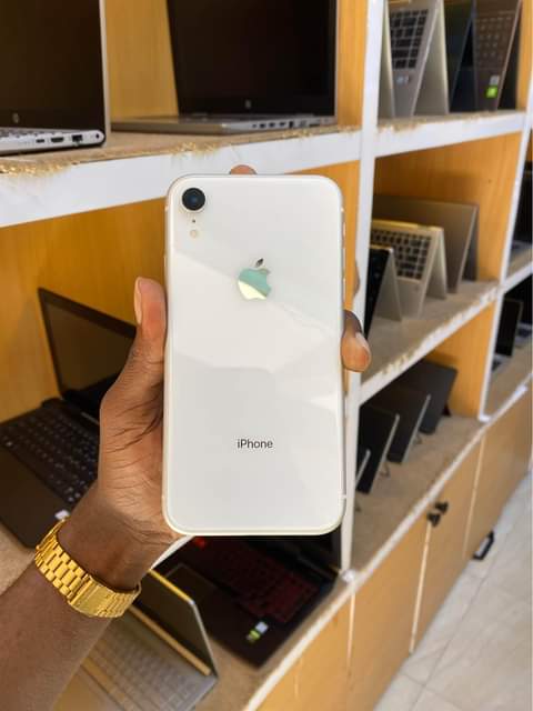 A picture of IPHONE XR