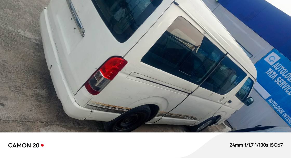 A picture of Toyota Toyota Hiace Hummer 2 Manual Everything working perfectly sound