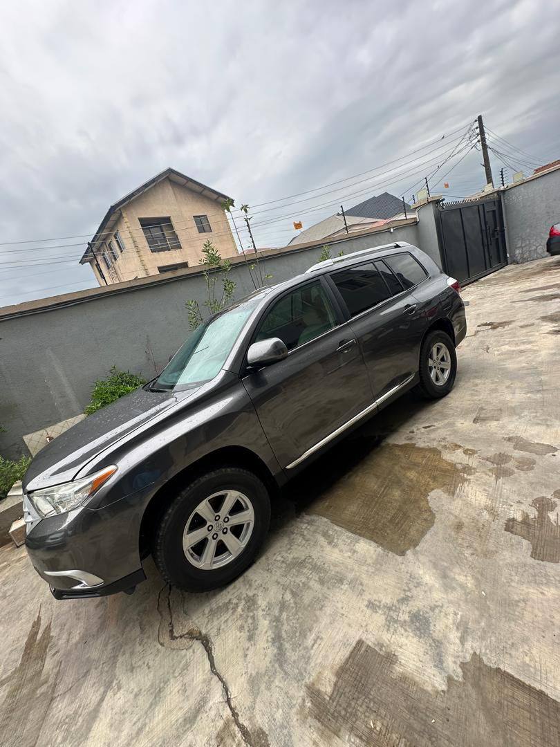 A picture of Toks standard Toyota Highlander 2008 to 2013 model untouched Engine
