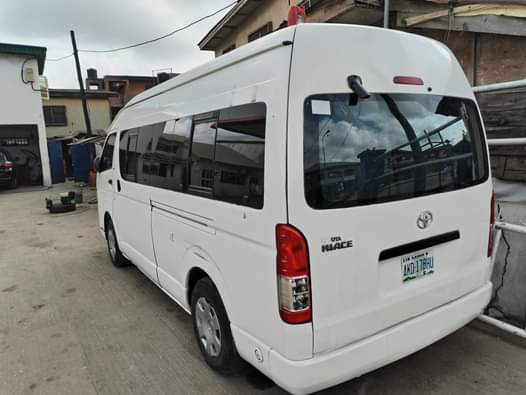 A picture of Hummer 3 high roof clean Nigerian use Price 16 5m