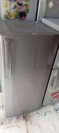 A picture of LG 195L single door fridge