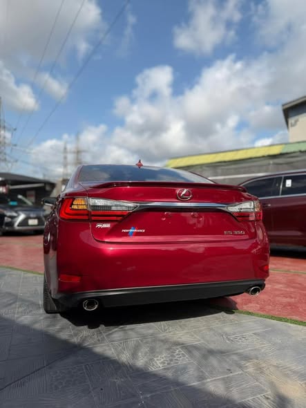 A picture of Hot Deal Registered 2013 Lexus ES 350 Clean Smooth Well