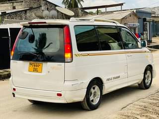 A picture of Toyota Noah sr40 gari mpya sana