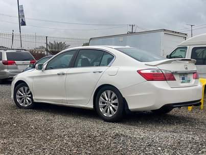 A picture of 2013 Honda Accord pure first body Double screen thumbstart leather