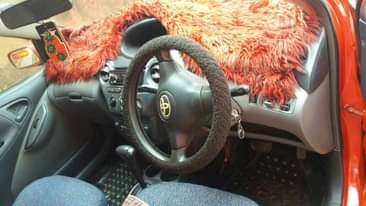 A picture of 2000 Toyota Vitz Suv