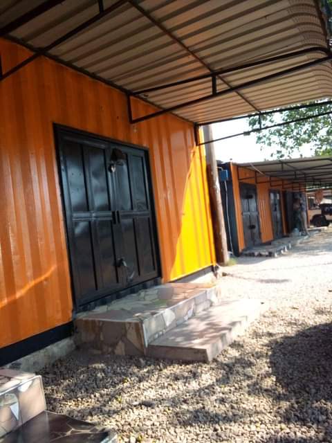 shops