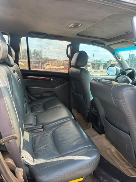 A picture of Toyota Prado 2008 model