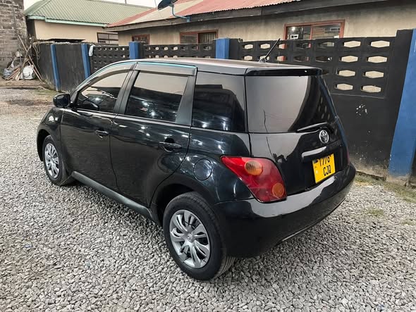 A picture of TOYOTA IST