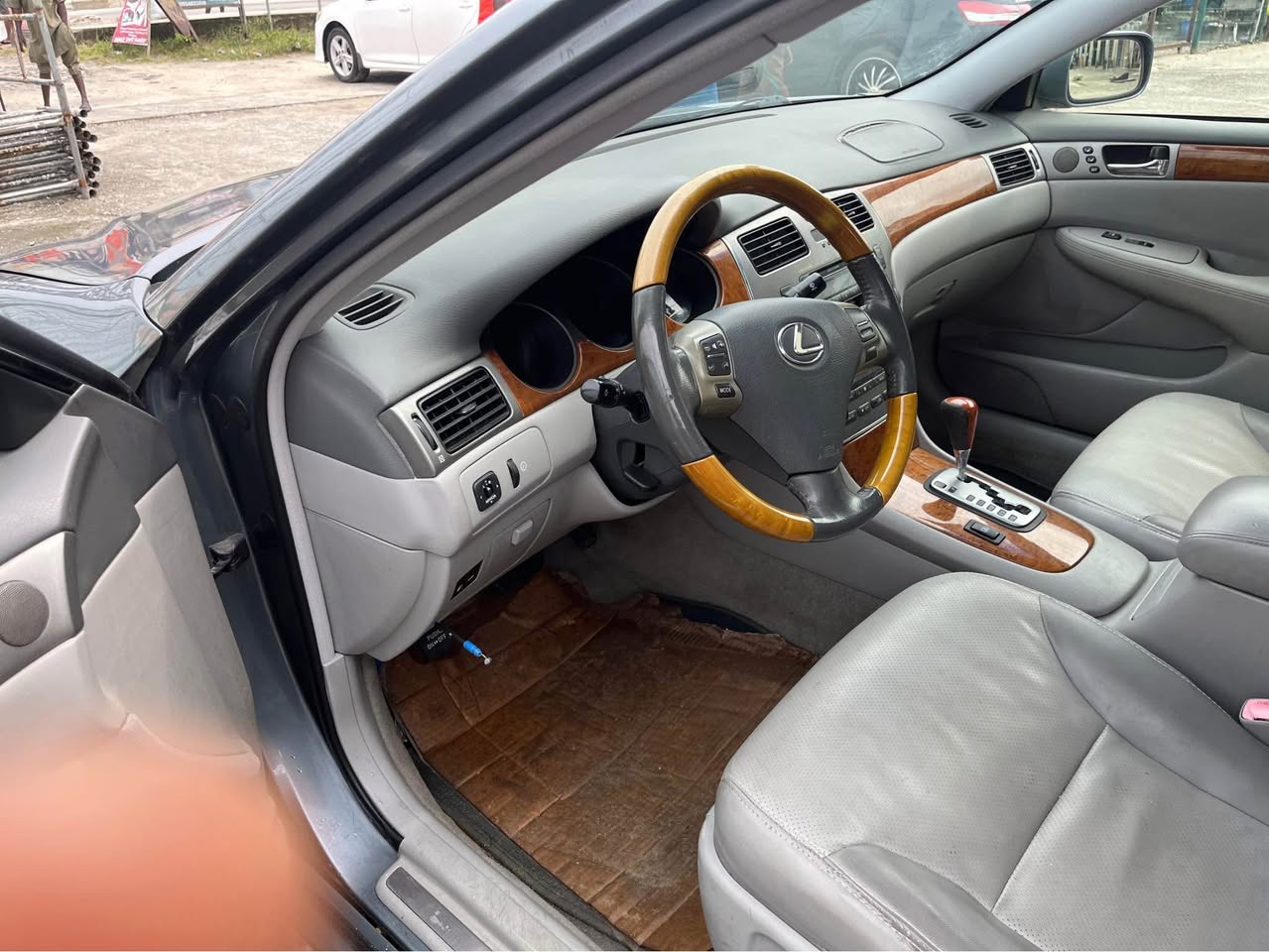 A picture of Lexus es 330