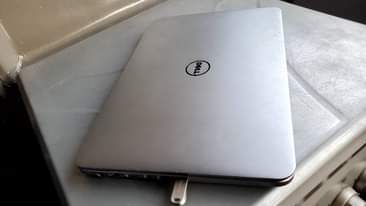A picture of DELL slim laptop i5