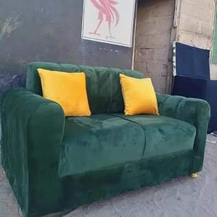A picture of 0785939368 sofa mpya za kisasa 160000 usafir juu yangu ndani