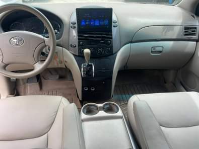A picture of Toyota Sienna 2009 Kogi state cleared Custom papers intact Price