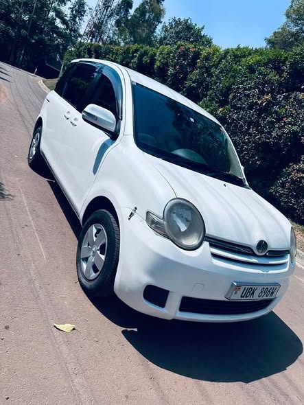 A picture of TOYOTA SIENTA