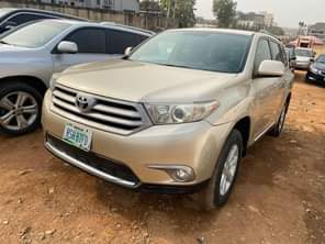 A picture of CLEAN REGISTERED TOYOTA HIGHLANDER 2013 MODEL 8 8M NET PRICE