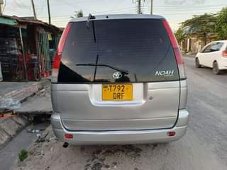 A picture of Toyota noah sr40