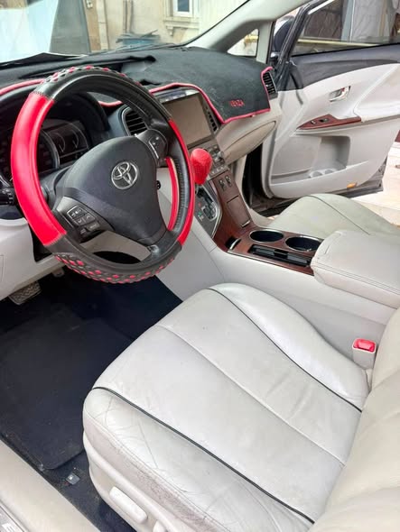 A picture of Toyota Venza 2010