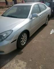 A picture of Es300 very sharp Everything is still intact Engine is sound