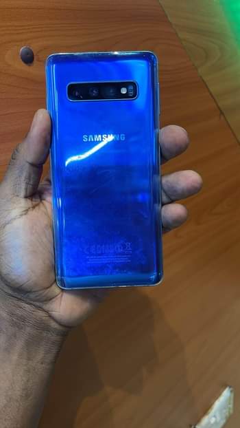 A picture of Galaxy s10